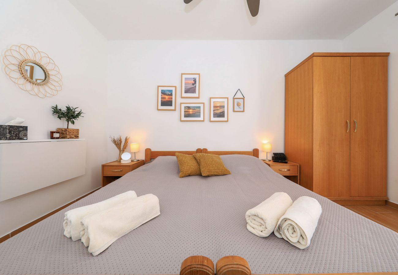 Rent by room in Starigrad - Room Hibis 2 near the Beach