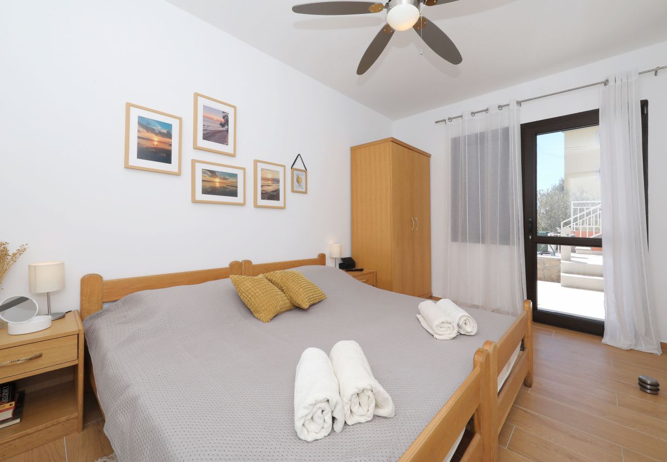 Rent by room in Starigrad - Room Hibis 2 near the Beach