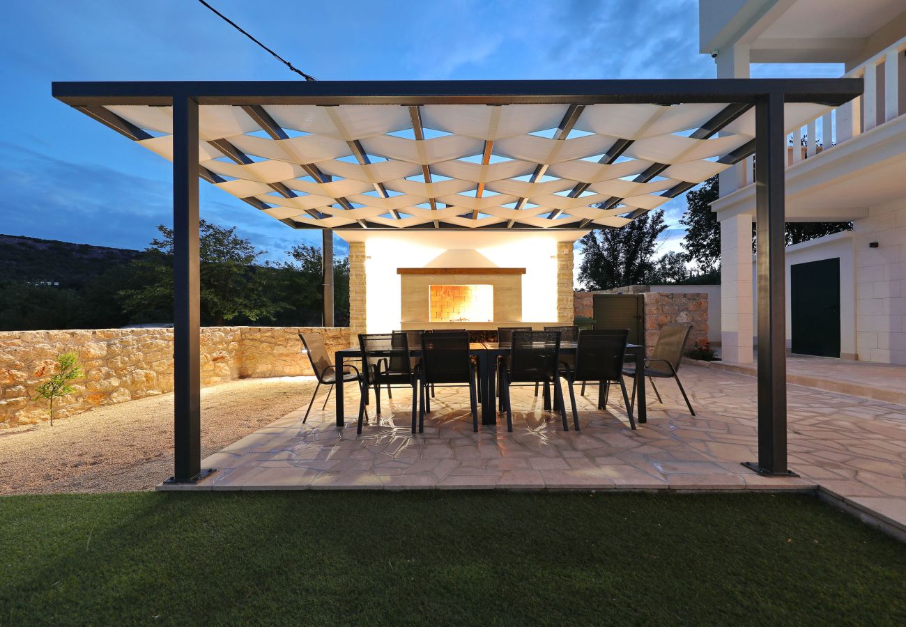 Villa in Kruševo - Villa Zrmanja with Heated Pool