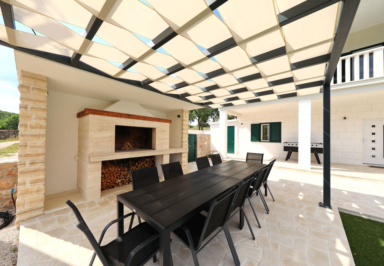 Villa in Kruševo - Villa Zrmanja with Heated Pool