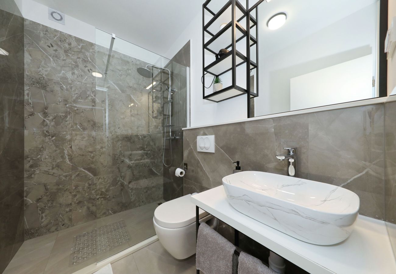 Villa in Kruševo - Villa Zrmanja with Heated Pool