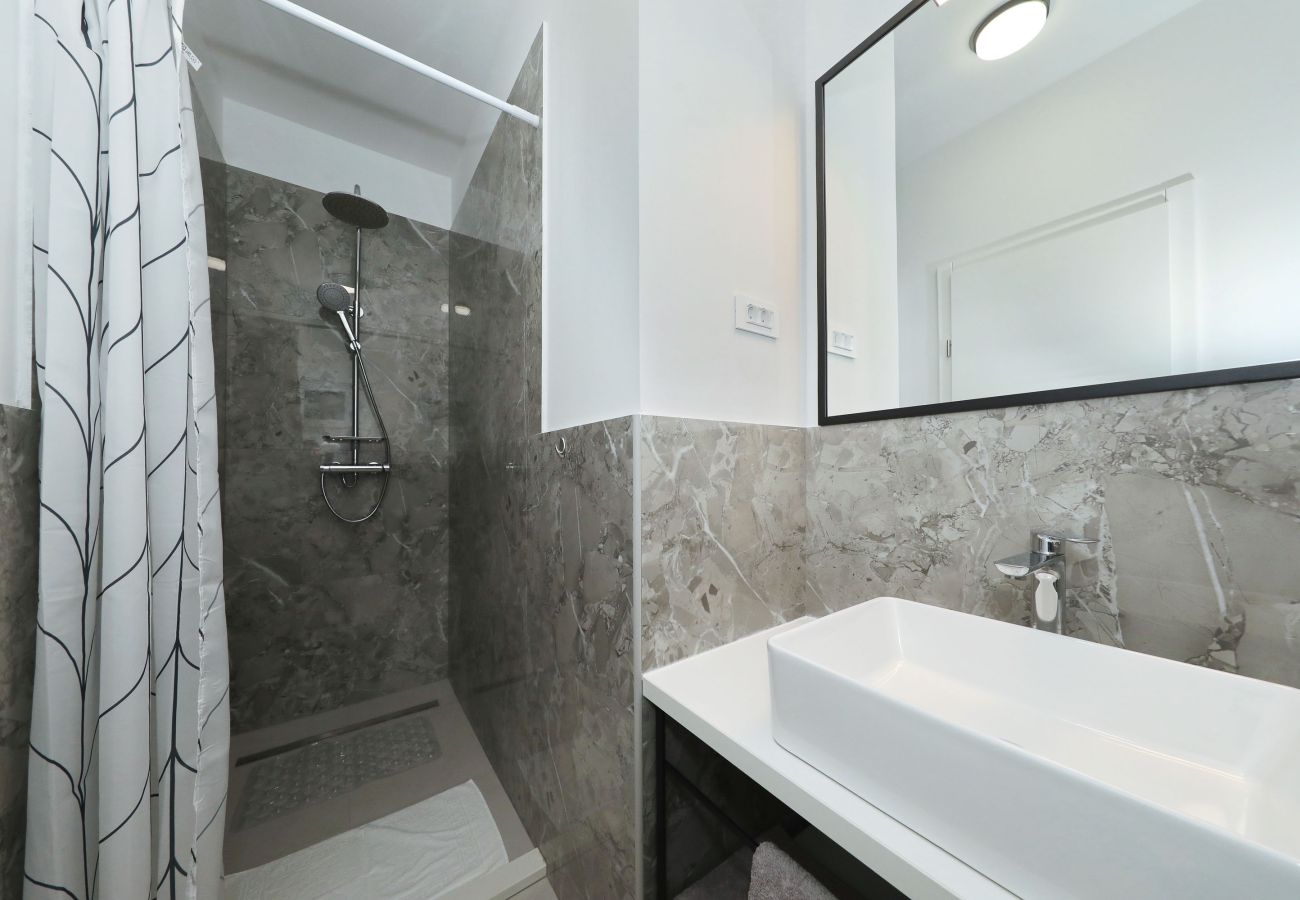 Villa in Kruševo - Villa Zrmanja with Heated Pool