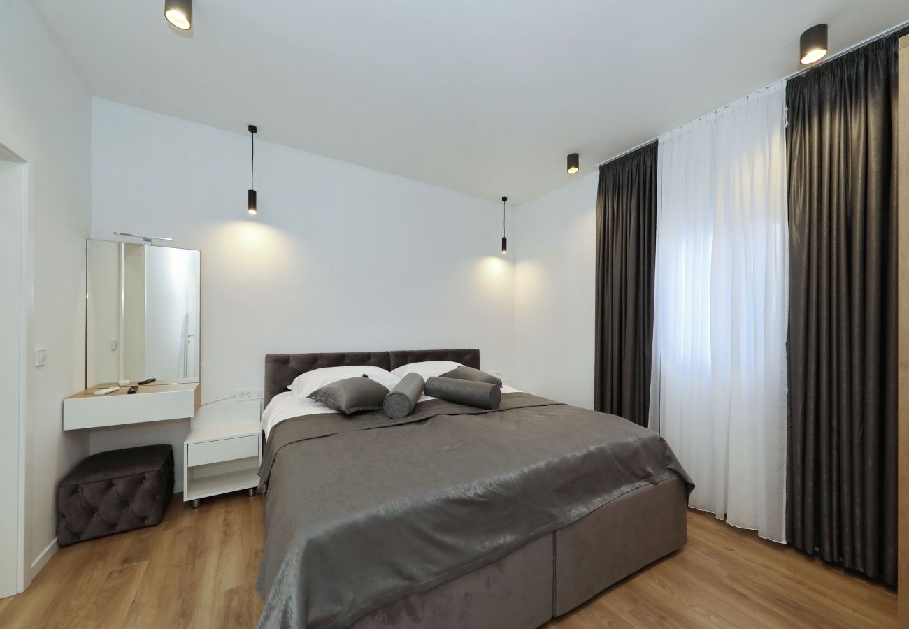 Villa in Kruševo - Villa Zrmanja with Heated Pool