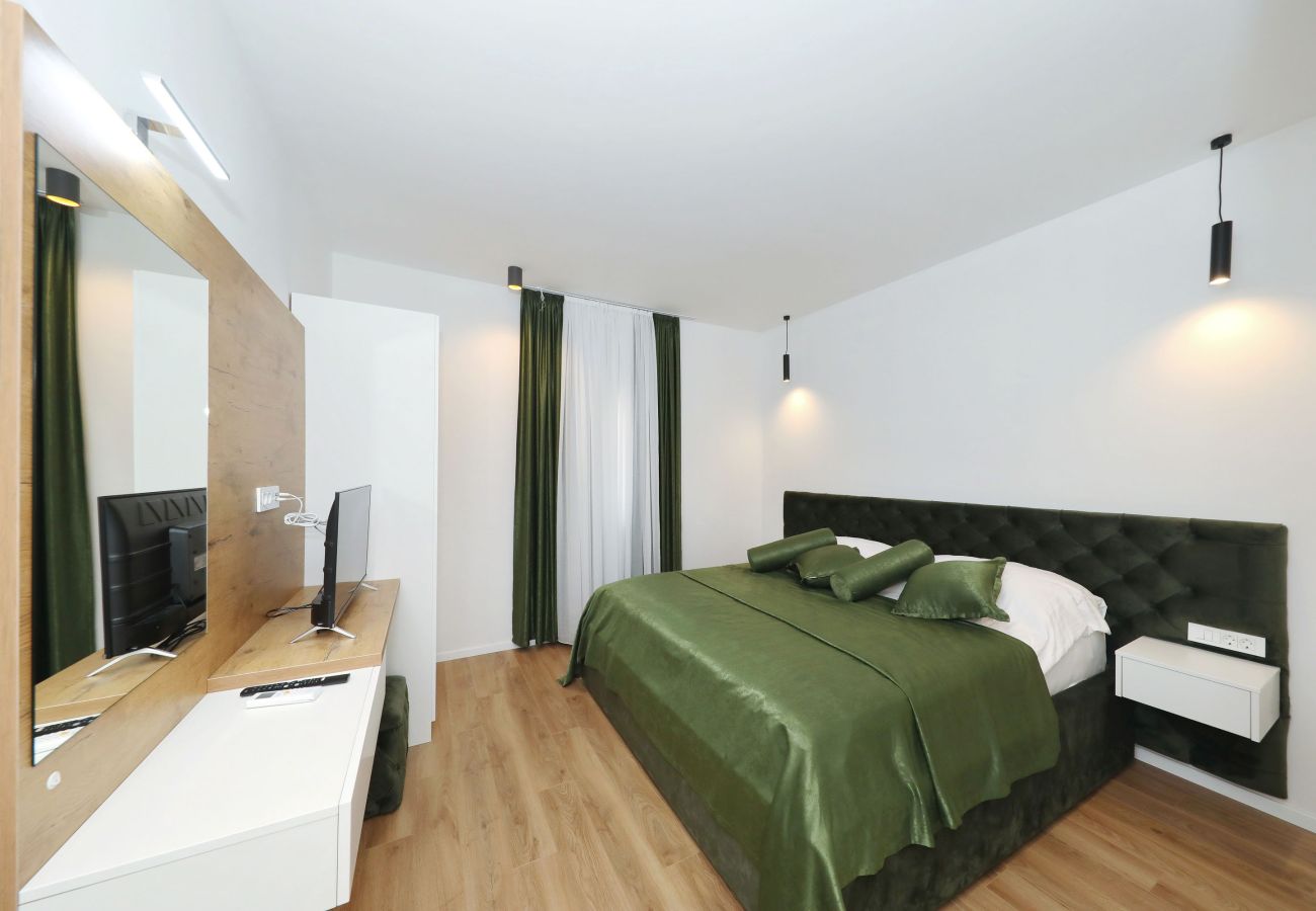 Villa in Kruševo - Villa Zrmanja with Heated Pool