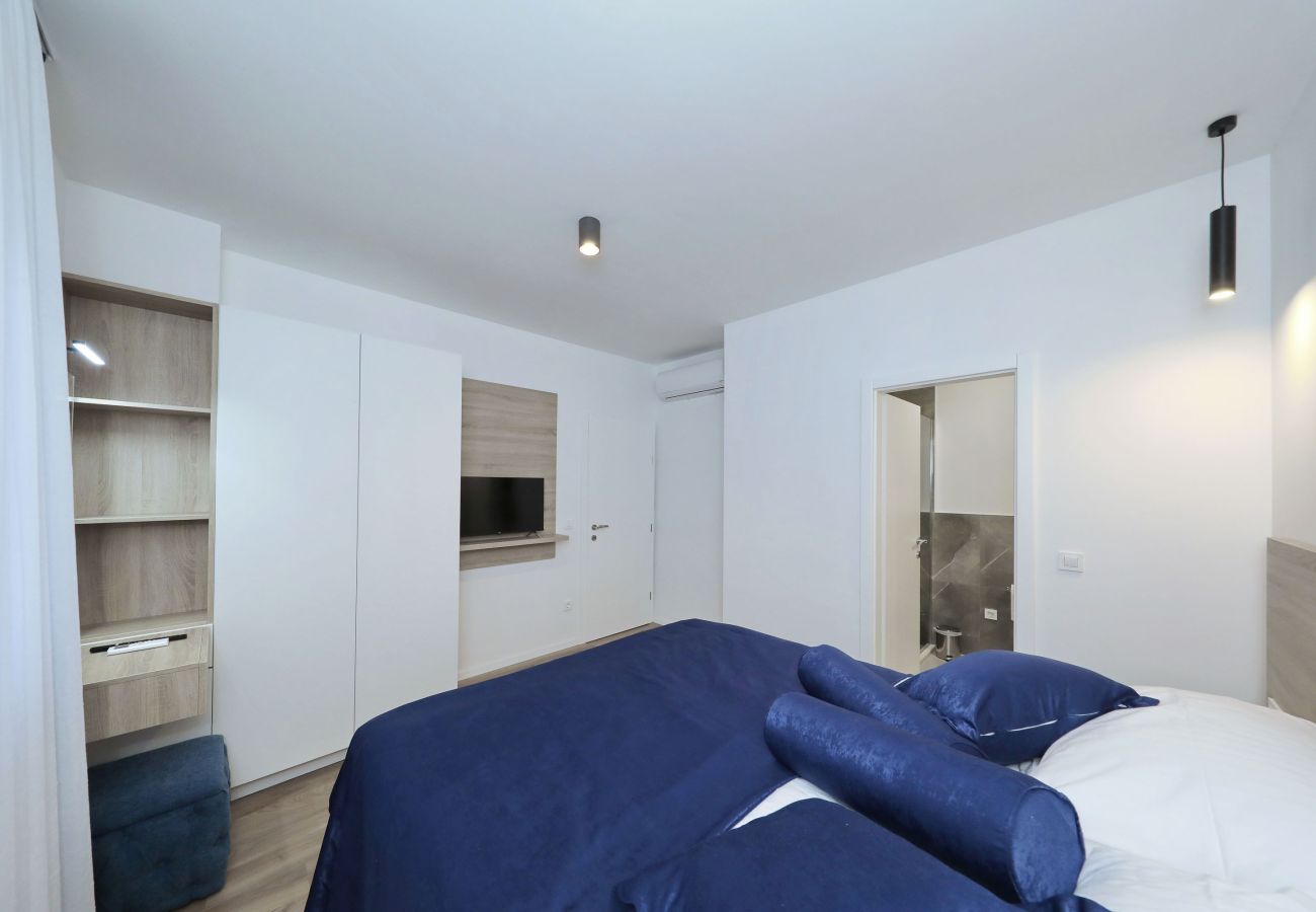 Villa in Kruševo - Villa Zrmanja with Heated Pool