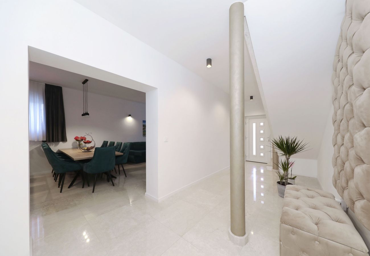 Villa in Kruševo - Villa Zrmanja with Heated Pool