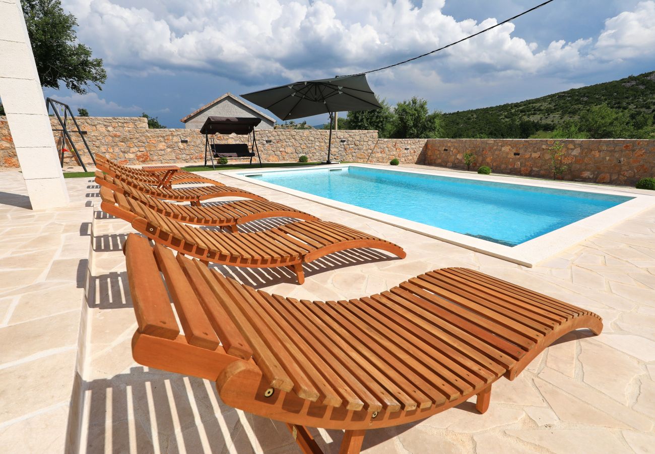 Villa in Kruševo - Villa Zrmanja with Heated Pool