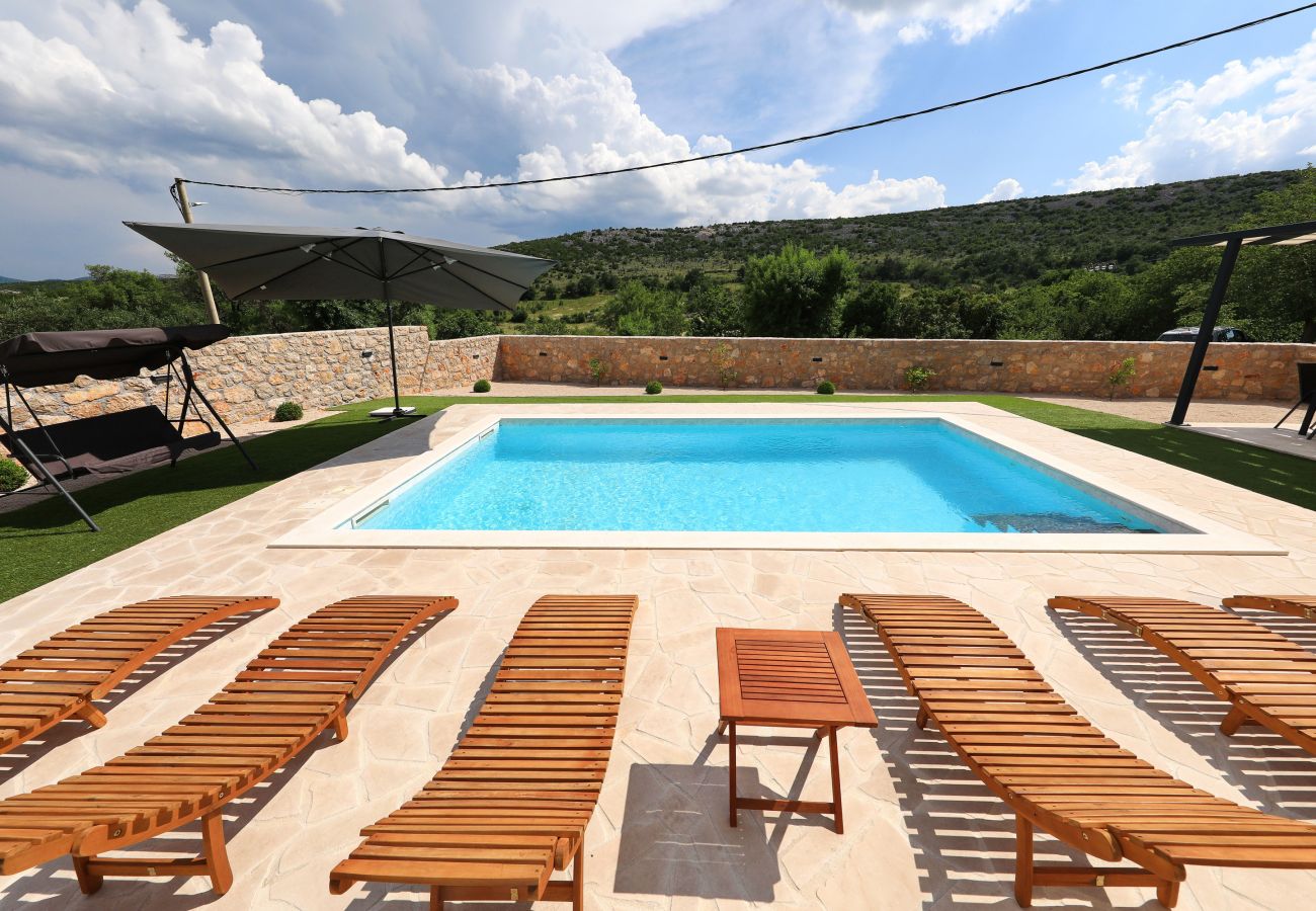 Villa in Kruševo - Villa Zrmanja with Heated Pool