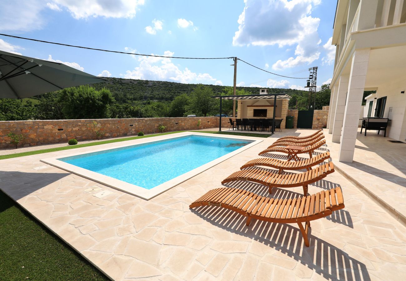 Villa in Kruševo - Villa Zrmanja with Heated Pool