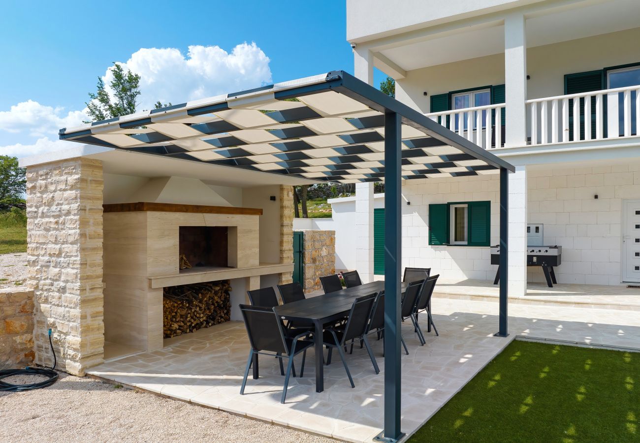 Villa in Kruševo - Villa Zrmanja with Heated Pool