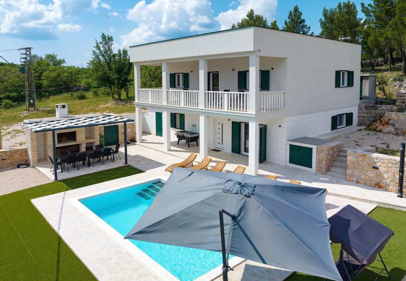 Villa in Kruševo - Villa Zrmanja with Heated Pool