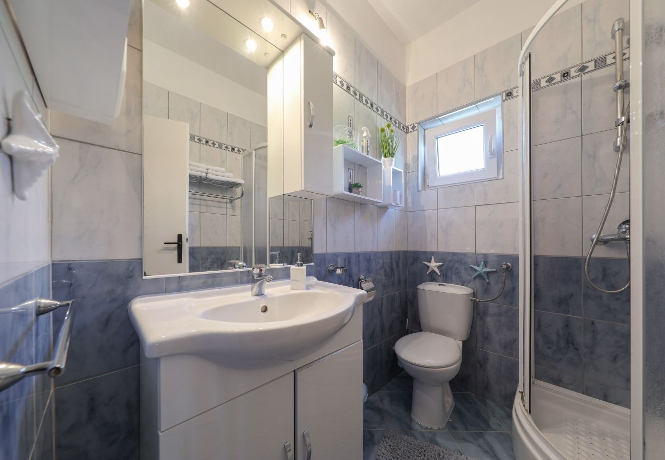 Apartment in Maslenica - Apartment Laura 1 by the Sea