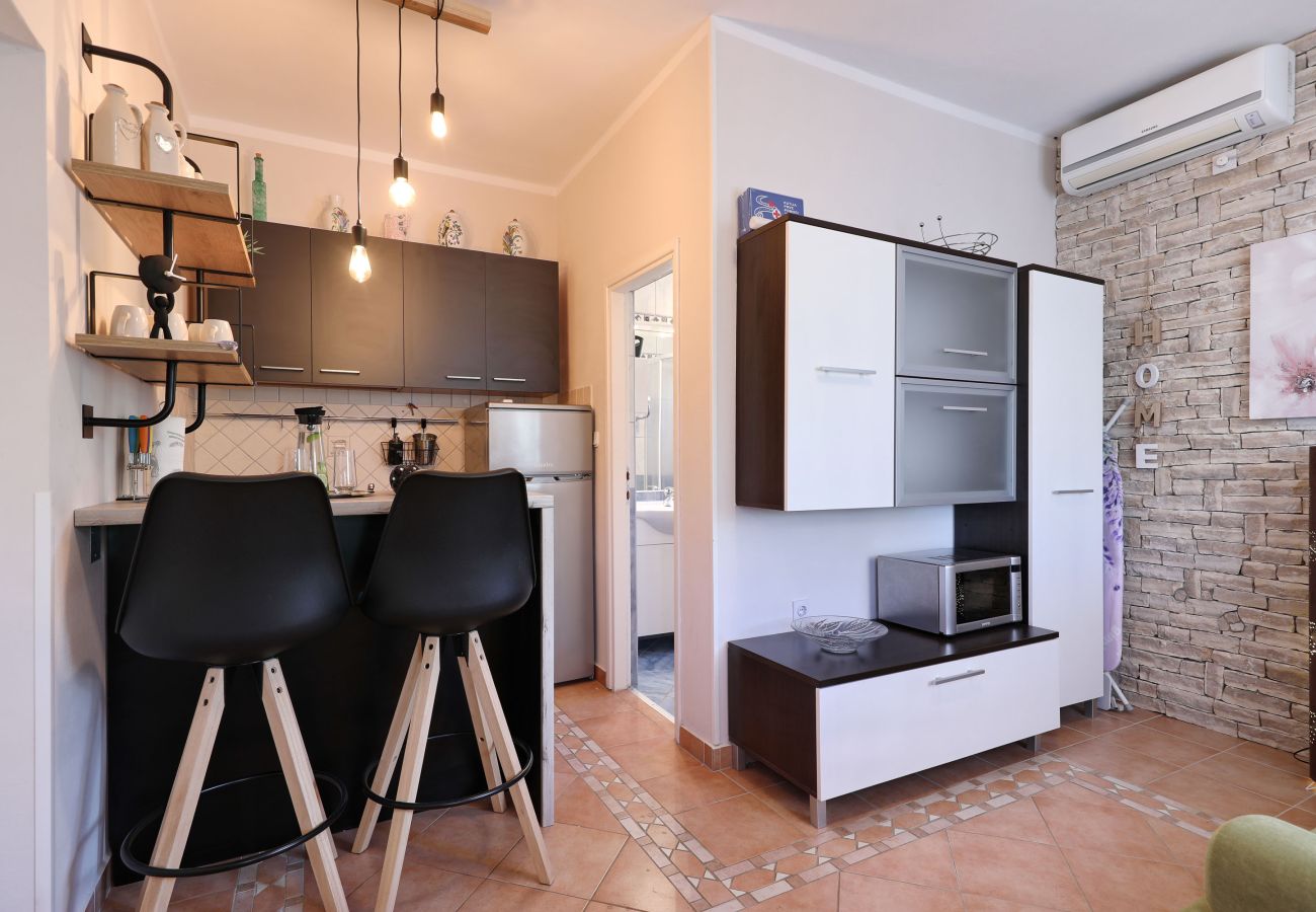 Apartment in Maslenica - Apartment Laura 1 by the Sea