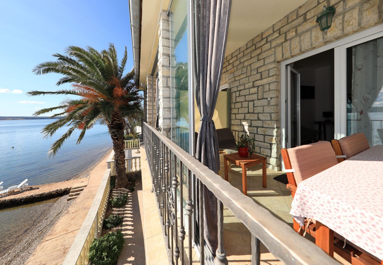 Apartment in Maslenica - Apartment Laura 1 by the Sea