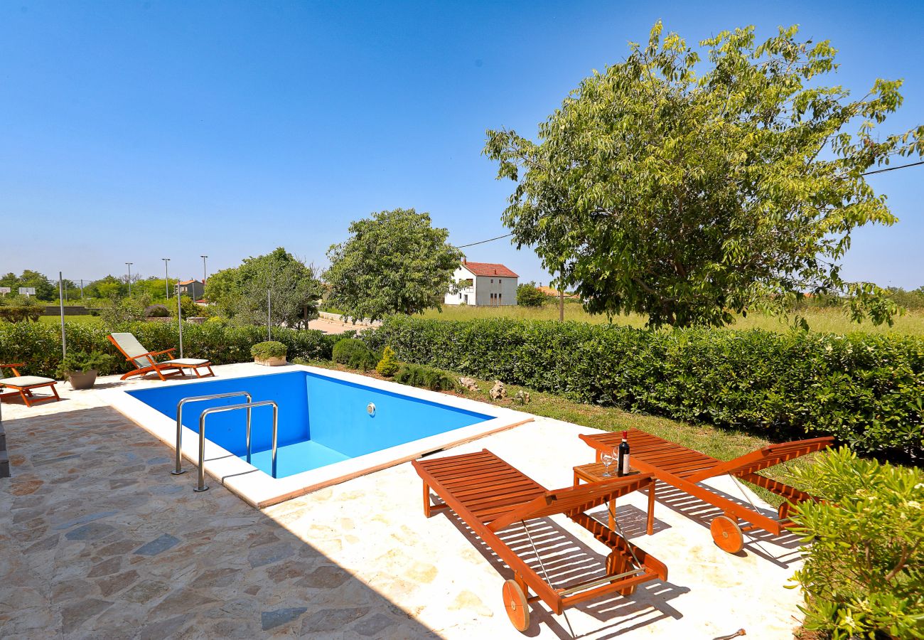 House in Vrsi - Holiday Home Eda with Pool
