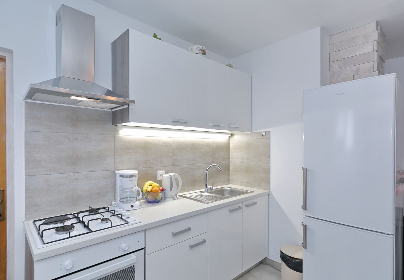 House in Vrsi - Holiday Home Eda with Pool