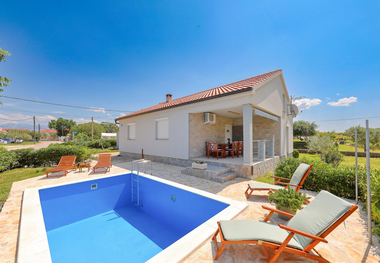House in Vrsi - Holiday Home Eda with Pool