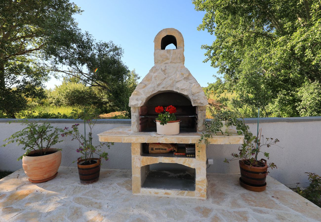 House in Ljubac - Holiday House Rose directly by the sea