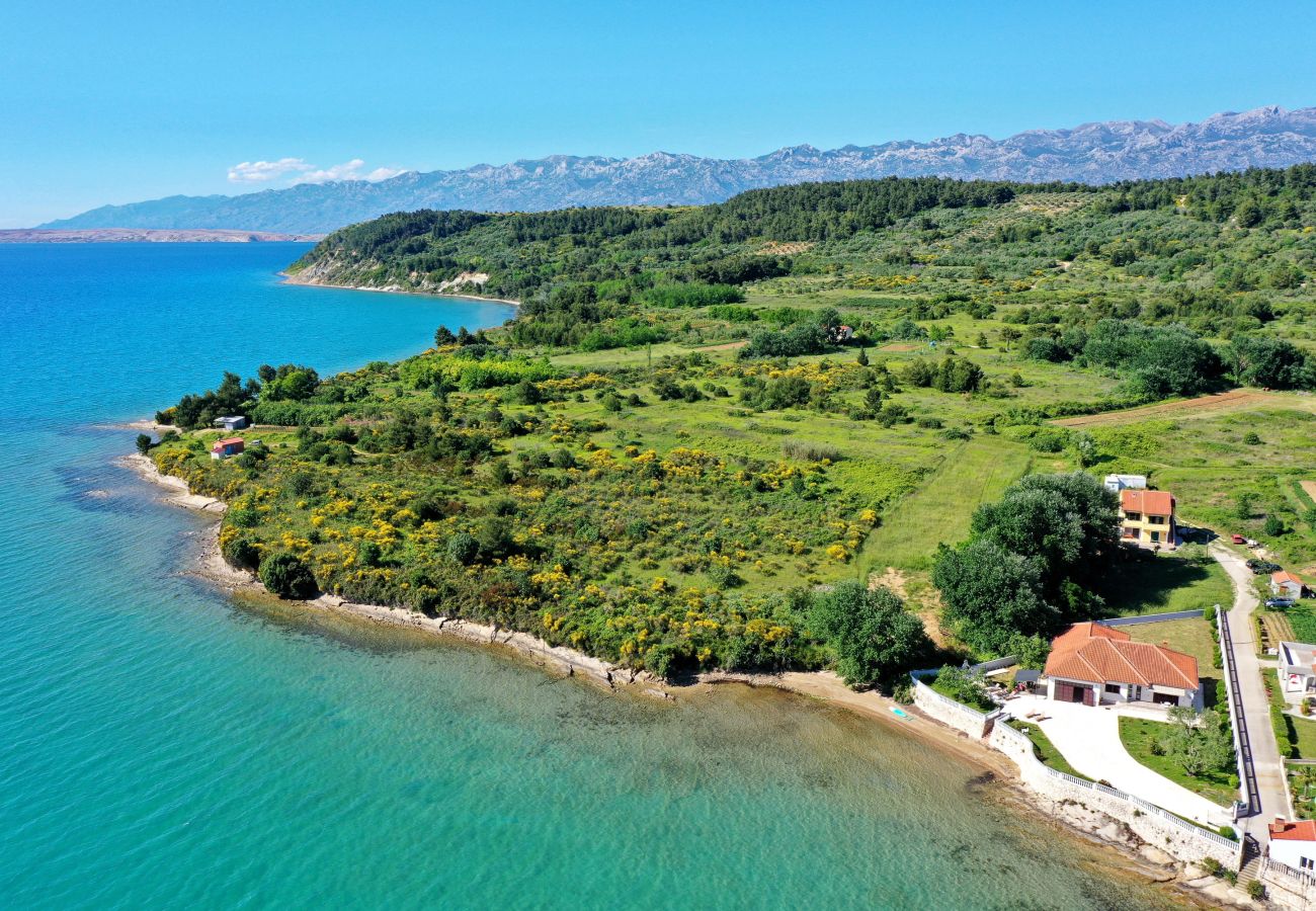 House in Ljubac - Holiday House Rose directly by the sea