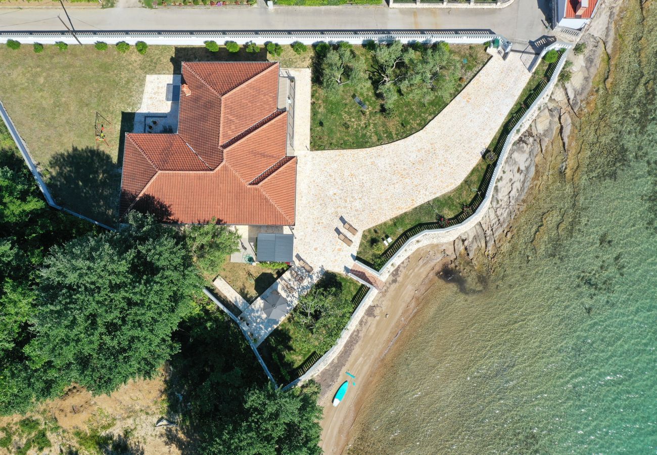 House in Ljubac - Holiday House Rose directly by the sea