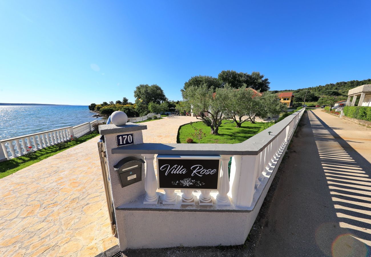 House in Ljubac - Holiday House Rose directly by the sea