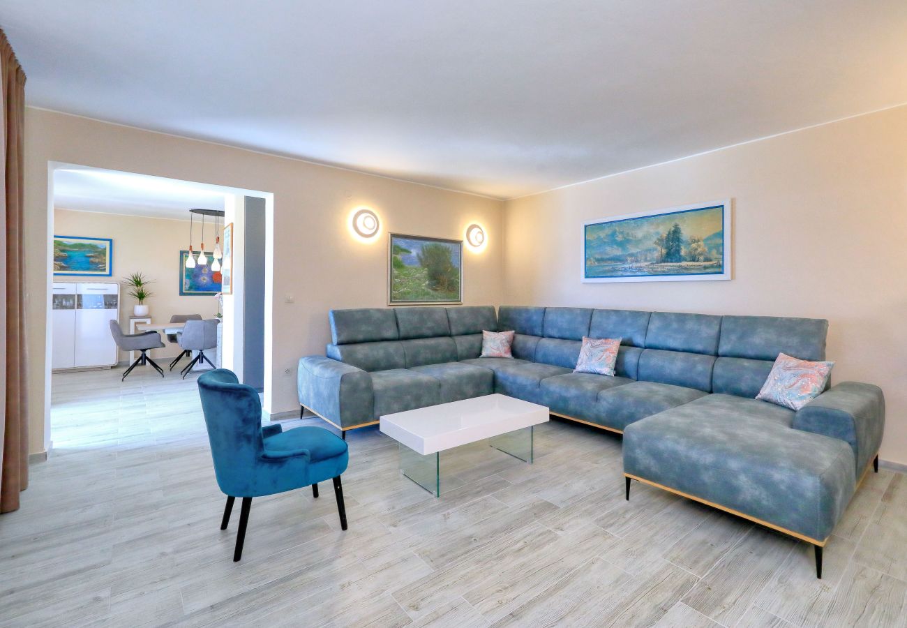 House in Ljubac - Holiday House Rose directly by the sea
