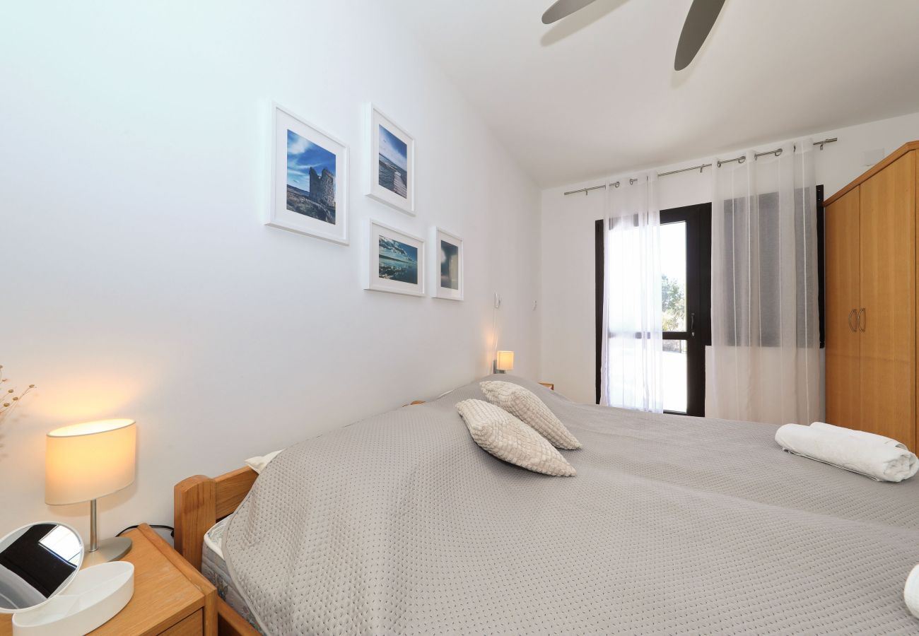Rent by room in Starigrad -  Room Hibis 3 near the Beach
