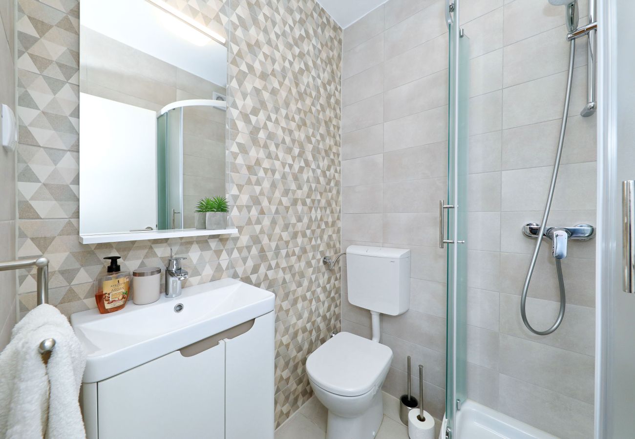 Rent by room in Starigrad -  Room Hibis 3 near the Beach