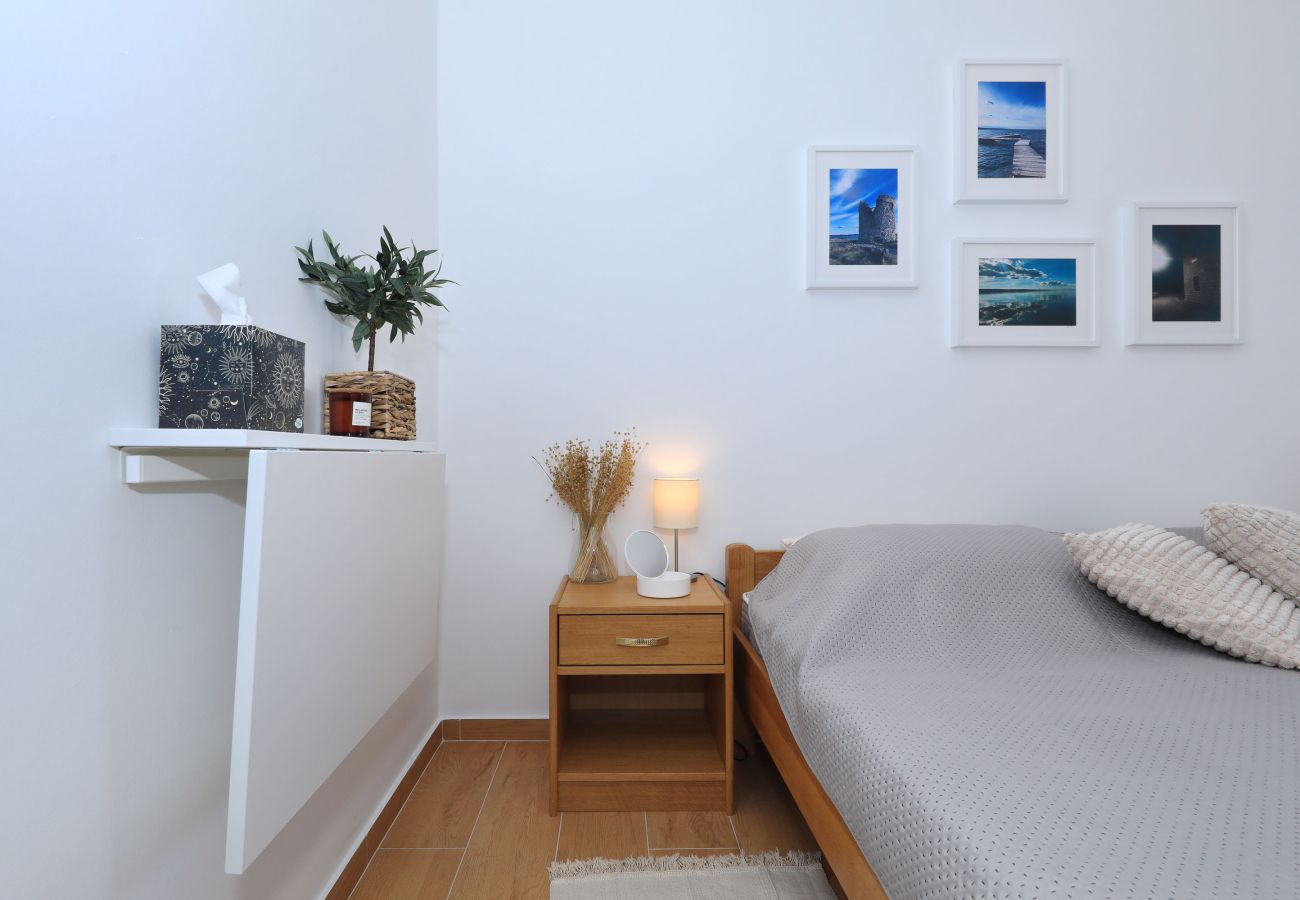 Rent by room in Starigrad -  Room Hibis 3 near the Beach