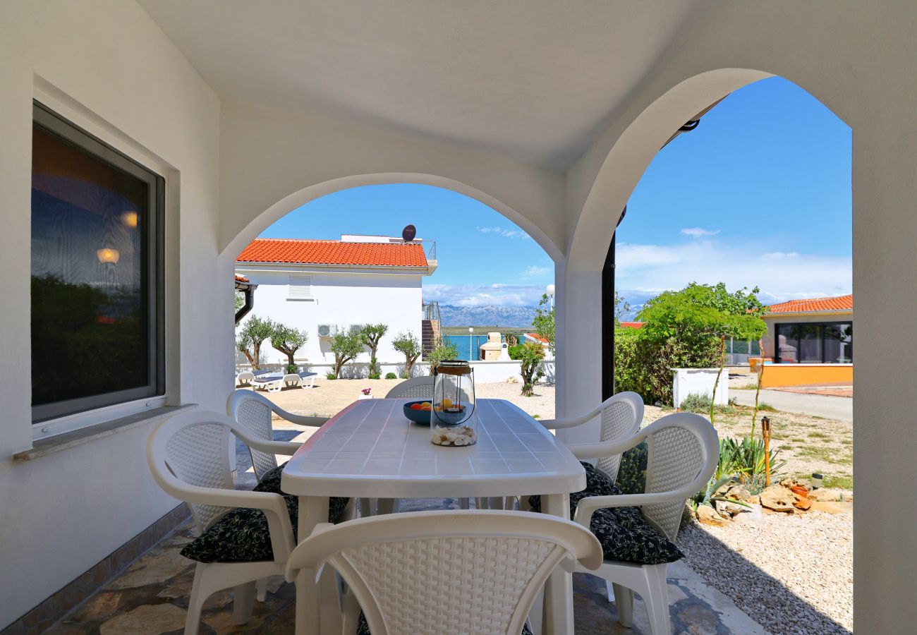 House in Vir -  Holiday Home Malo Fali near the Beach on Vir