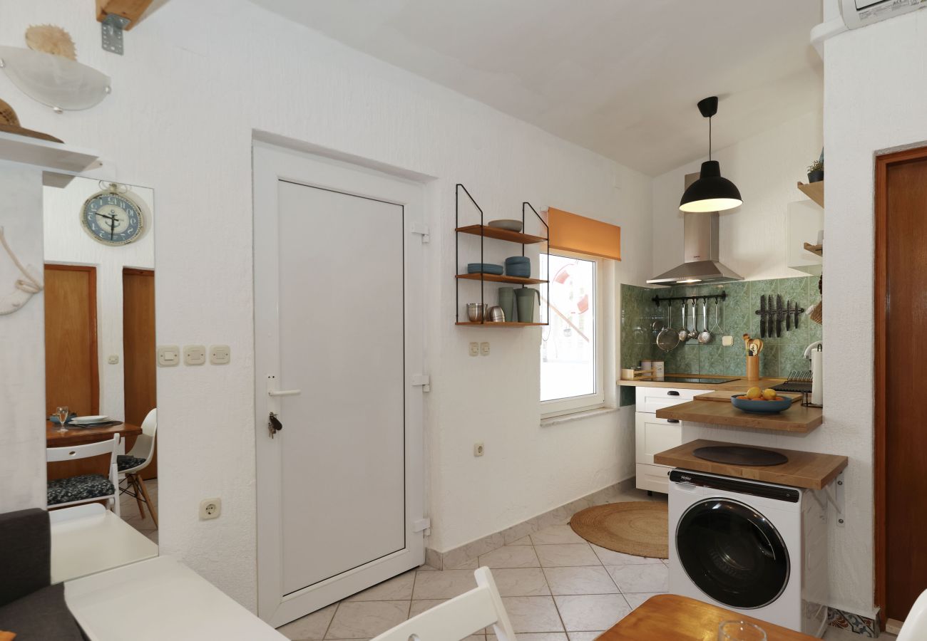 House in Vir -  Holiday Home Malo Fali near the Beach on Vir