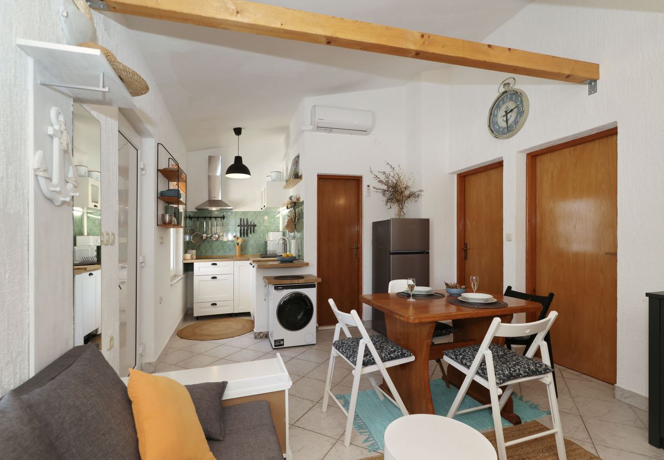 House in Vir -  Holiday Home Malo Fali near the Beach on Vir