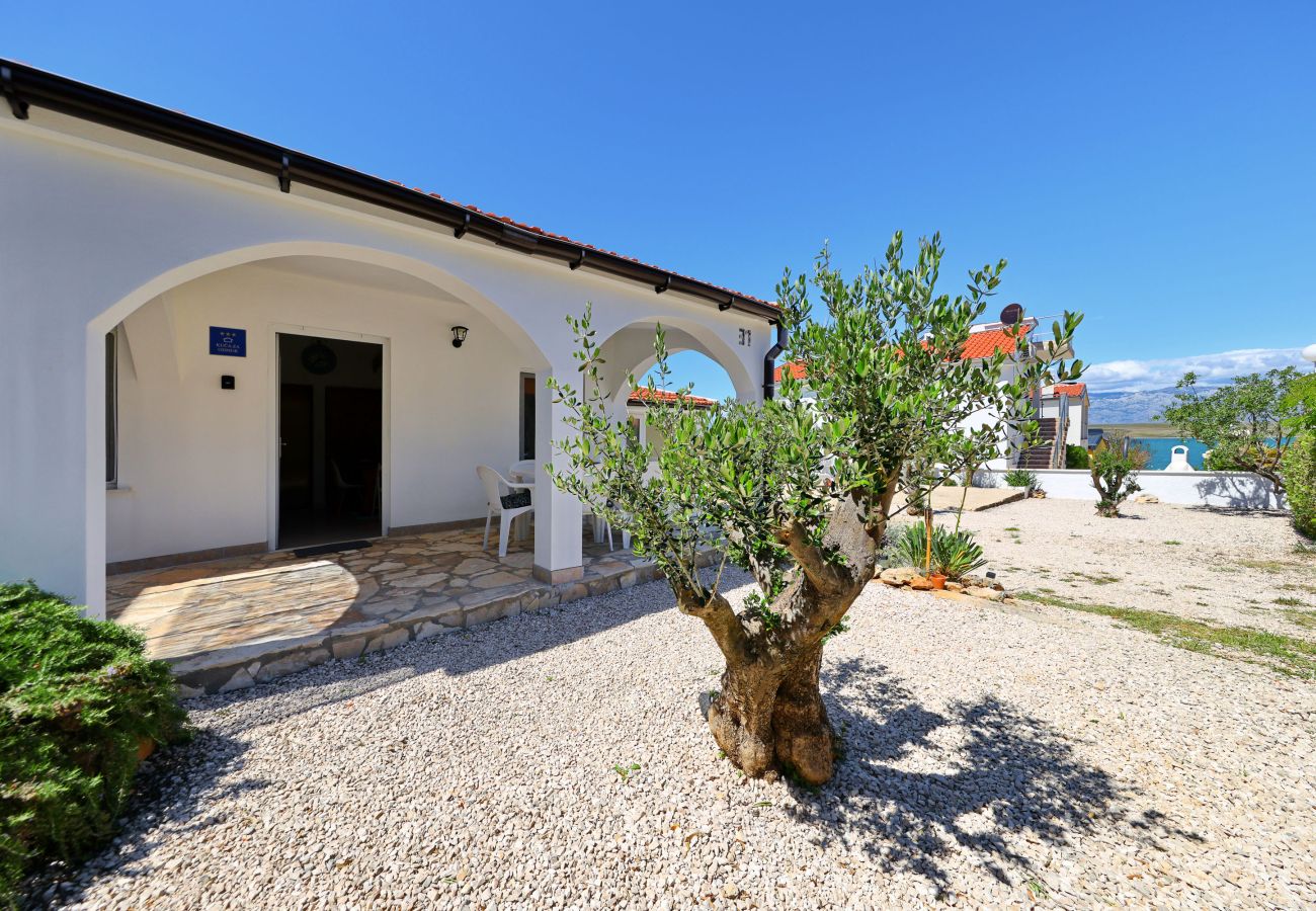 House in Vir -  Holiday Home Malo Fali near the Beach on Vir