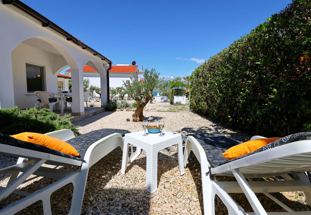 House in Vir -  Holiday Home Malo Fali near the Beach on Vir