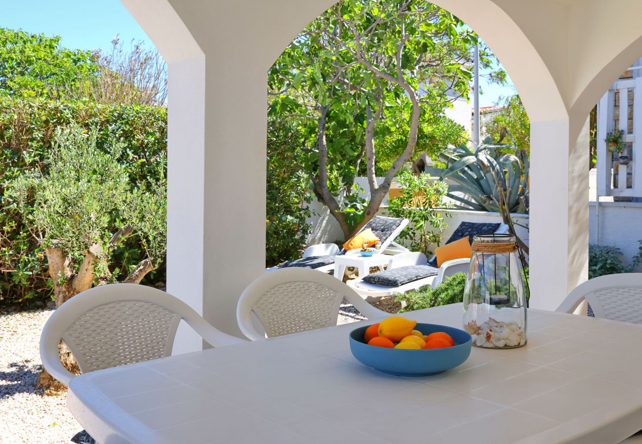 House in Vir -  Holiday Home Malo Fali near the Beach on Vir