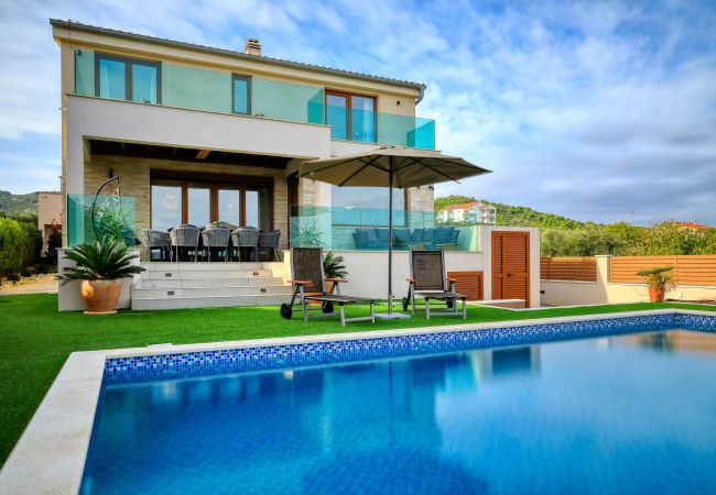 Villa in Dobropoljana - Villa Masanda with Pool