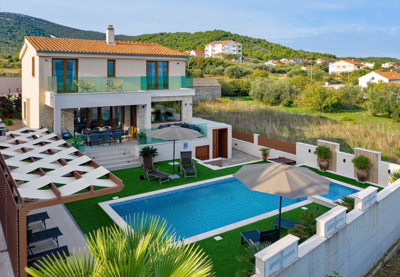 Villa in Dobropoljana - Villa Masanda with Pool