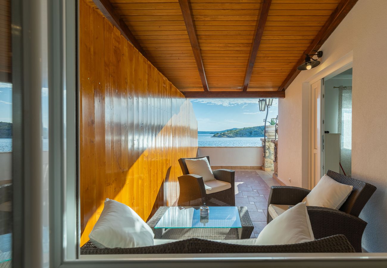 Apartment in Maslenica - Apartment Sidro by the sea
