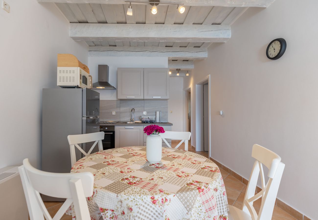 Apartment in Maslenica - Apartment Sidro by the sea
