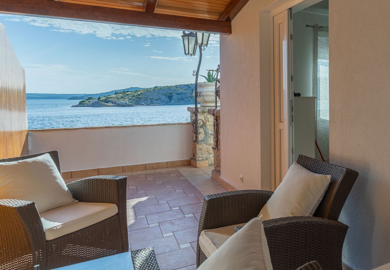 Apartment in Maslenica - Apartment Sidro by the sea