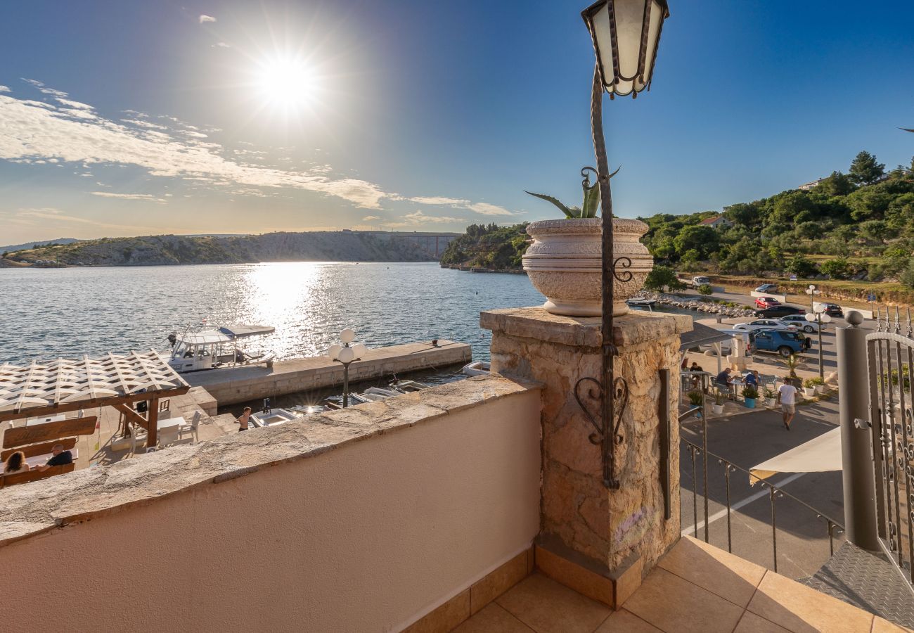 Apartment in Maslenica - Apartment Sidro by the sea