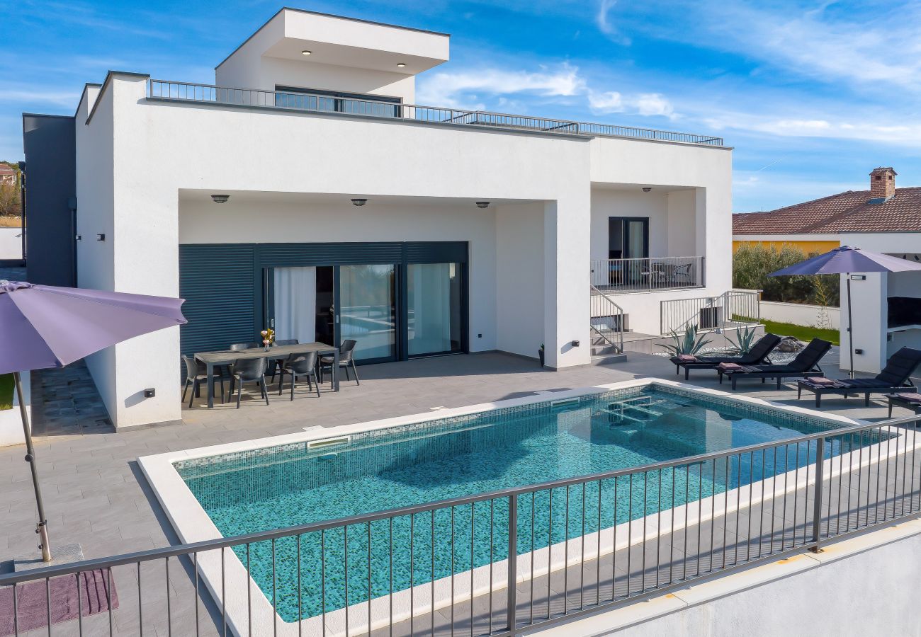 Villa in Maslenica - Villa Flokica with Heated Pool