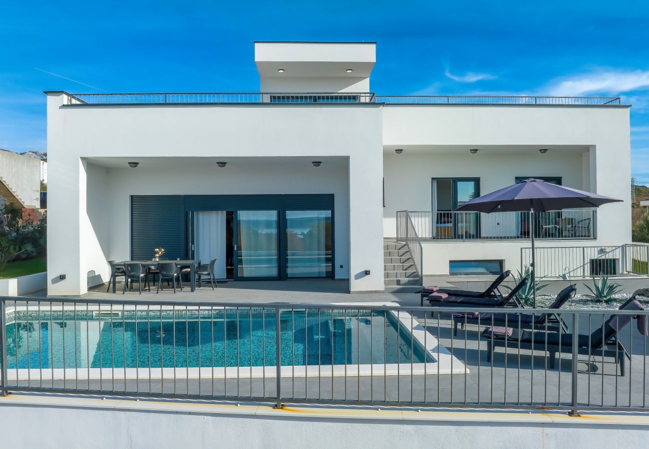 Villa in Maslenica - Villa Flokica with Heated Pool