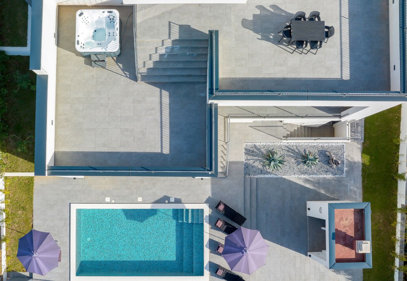 Villa in Maslenica - Villa Flokica with Heated Pool