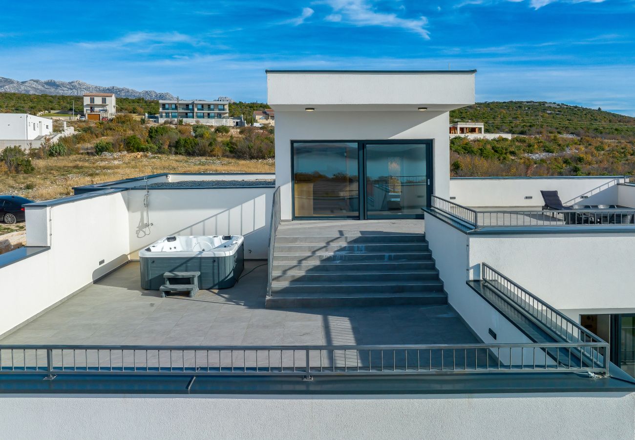 Villa in Maslenica - Villa Flokica with Heated Pool