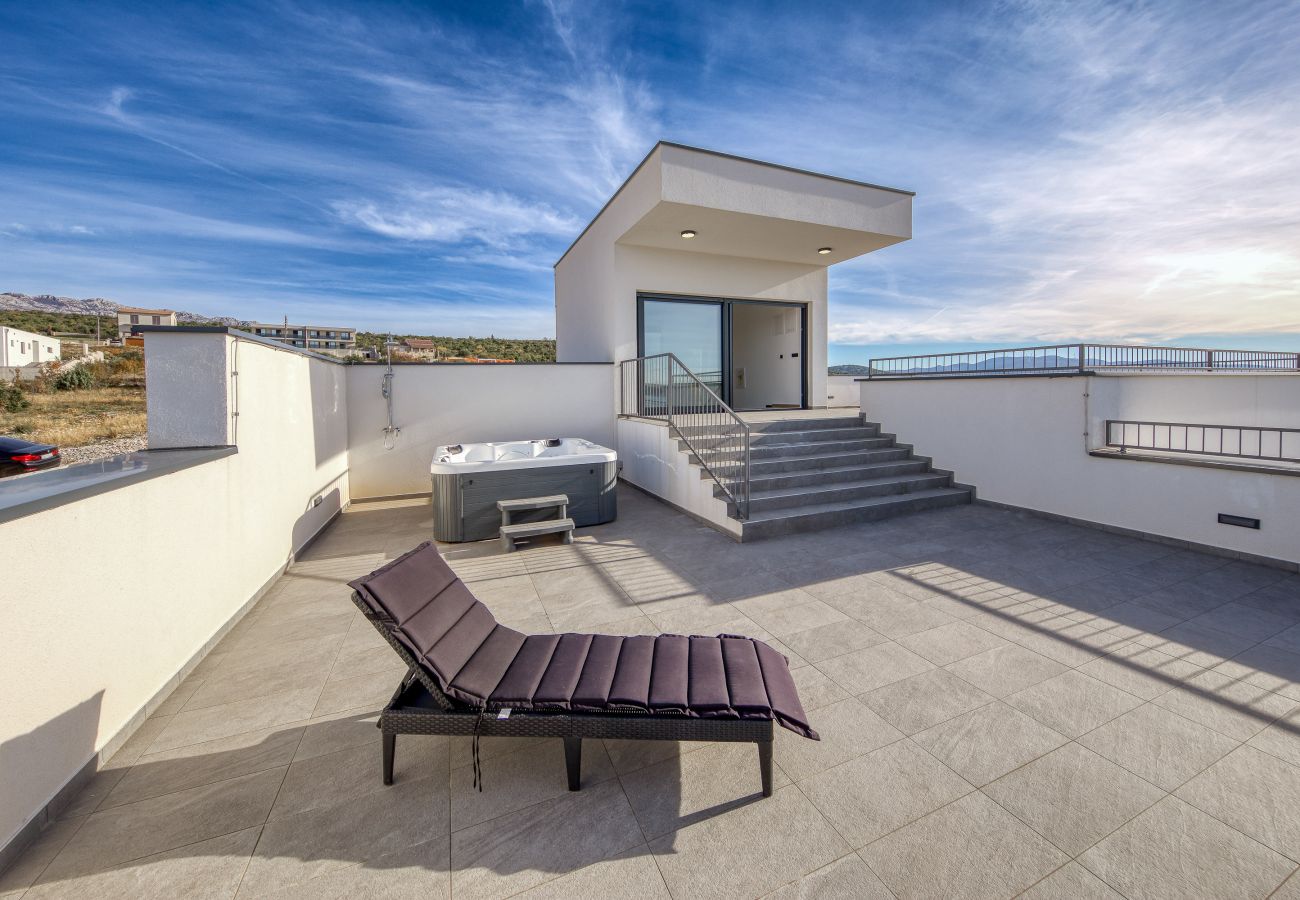 Villa in Maslenica - Villa Flokica with Heated Pool