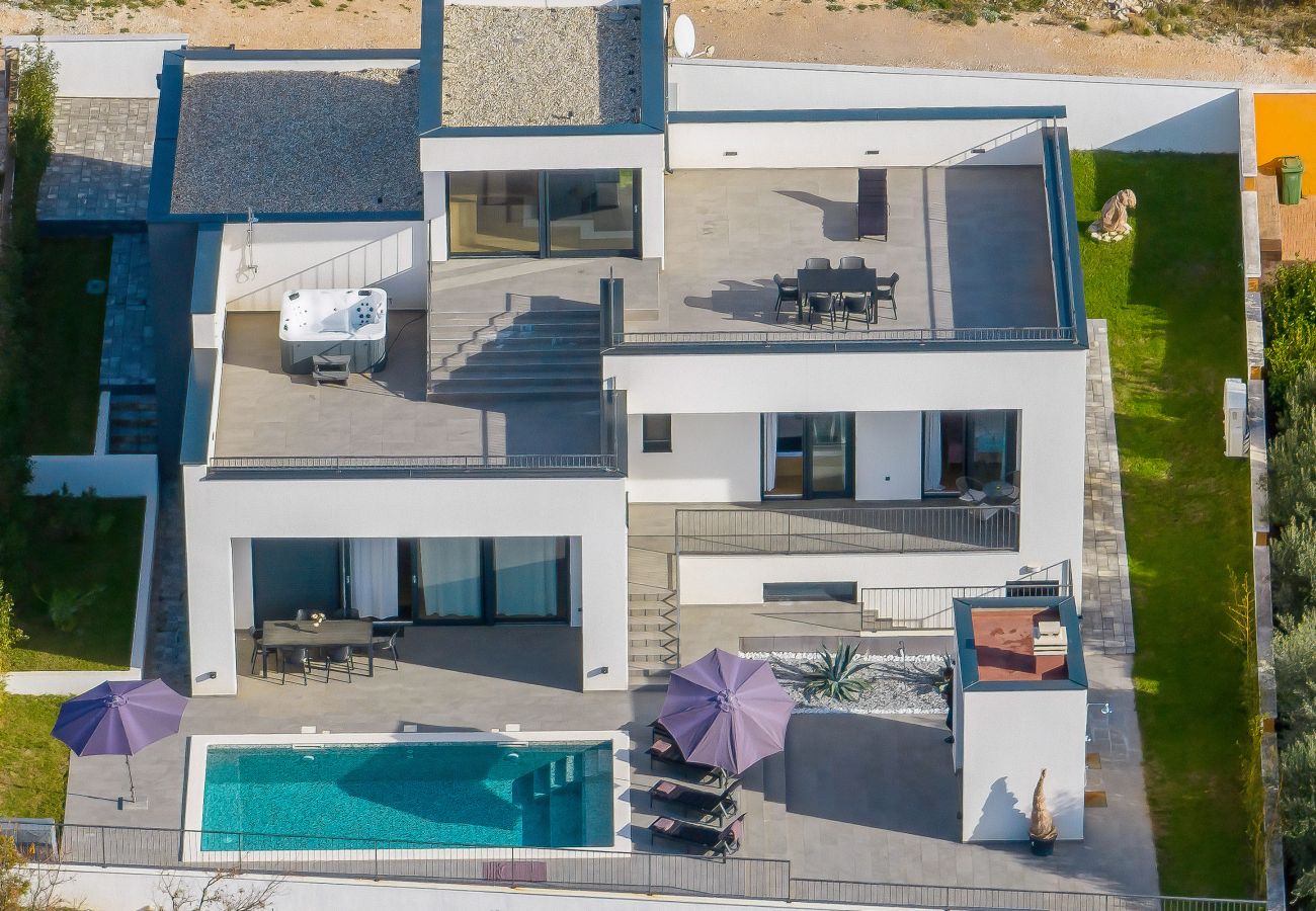 Villa in Maslenica - Villa Flokica with Heated Pool