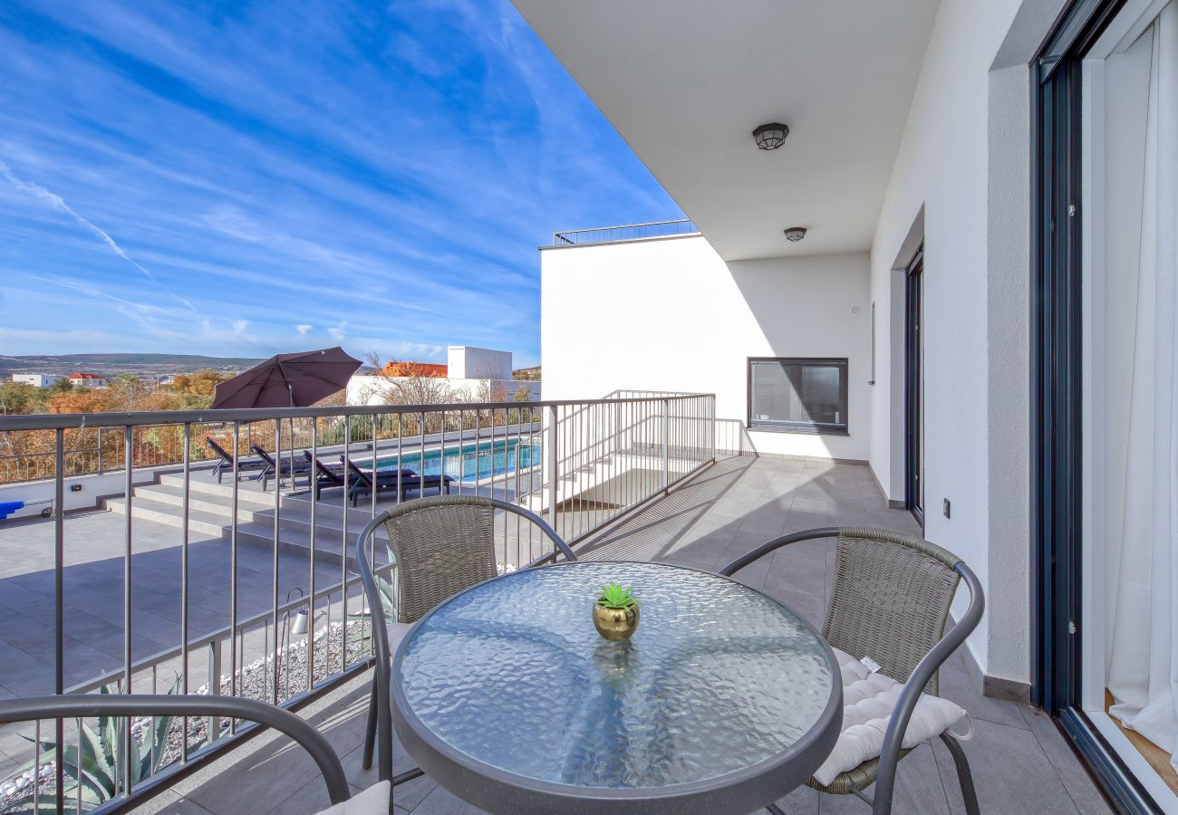 Villa in Maslenica - Villa Flokica with Heated Pool
