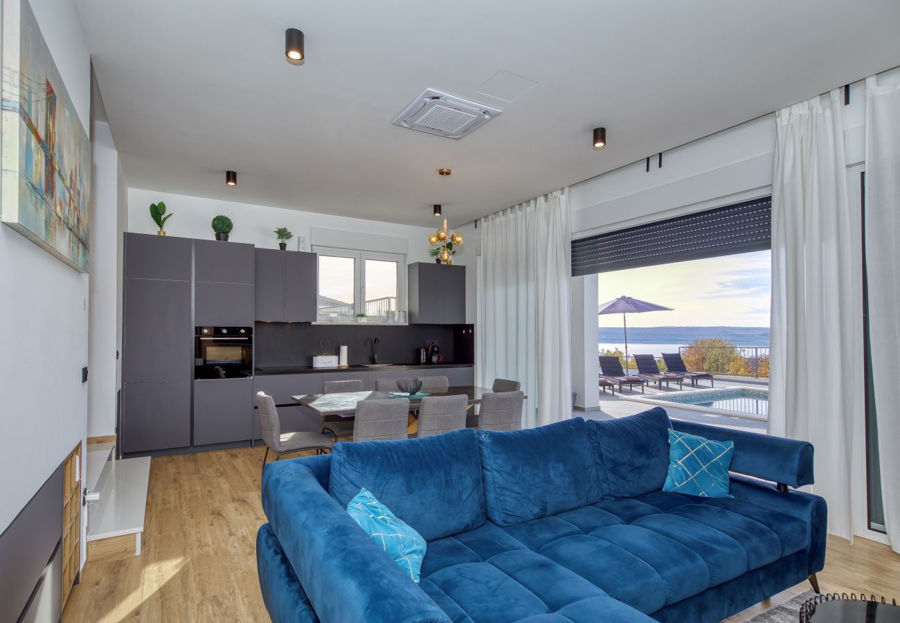 Villa in Maslenica - Villa Flokica with Heated Pool