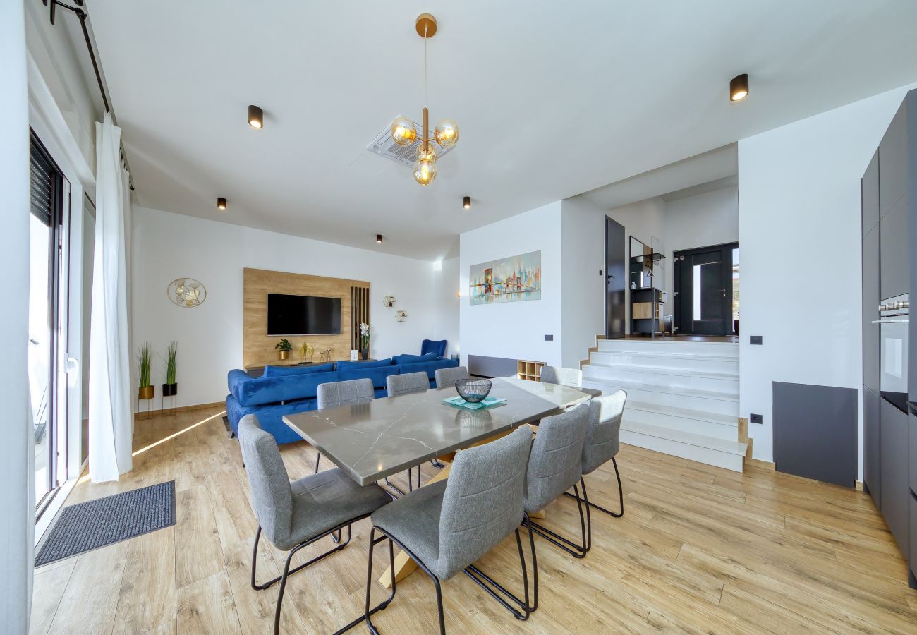 Villa in Maslenica - Villa Flokica with Heated Pool